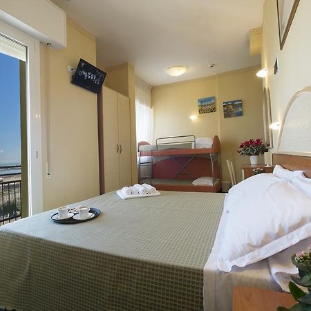 Hotel Crosal Rimini Luaran gambar
