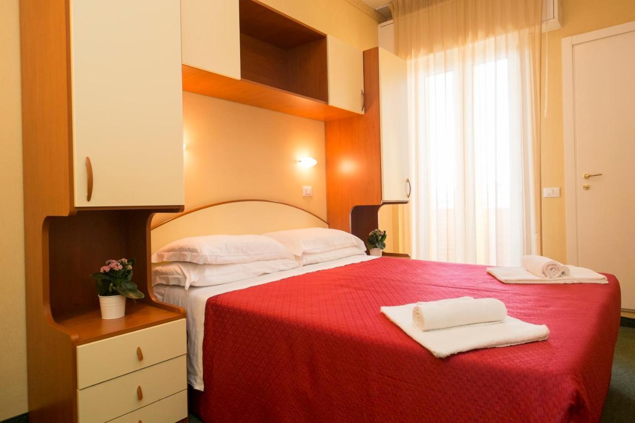 Hotel Crosal Rimini Luaran gambar
