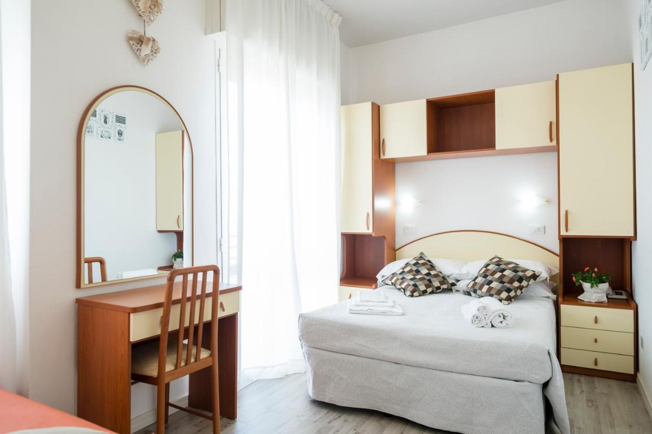 Hotel Crosal Rimini Luaran gambar