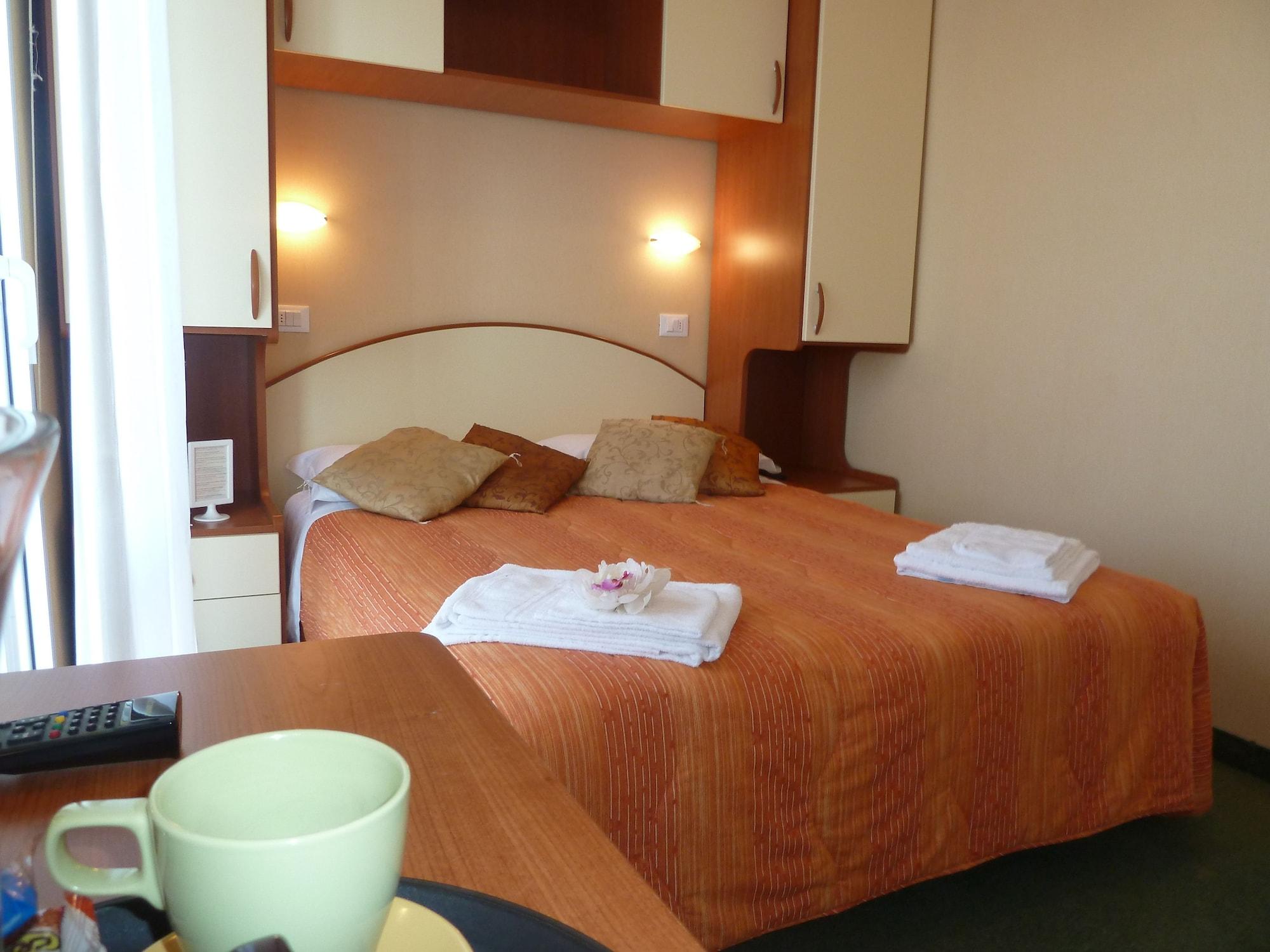 Hotel Crosal Rimini Luaran gambar