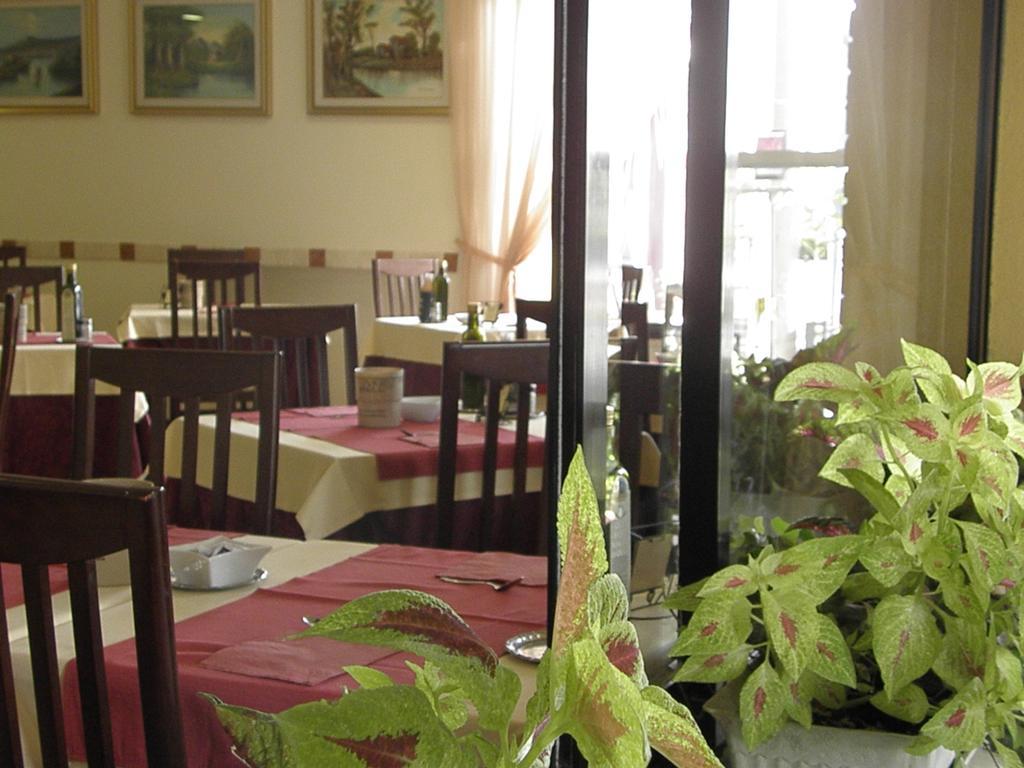Hotel Crosal Rimini Luaran gambar
