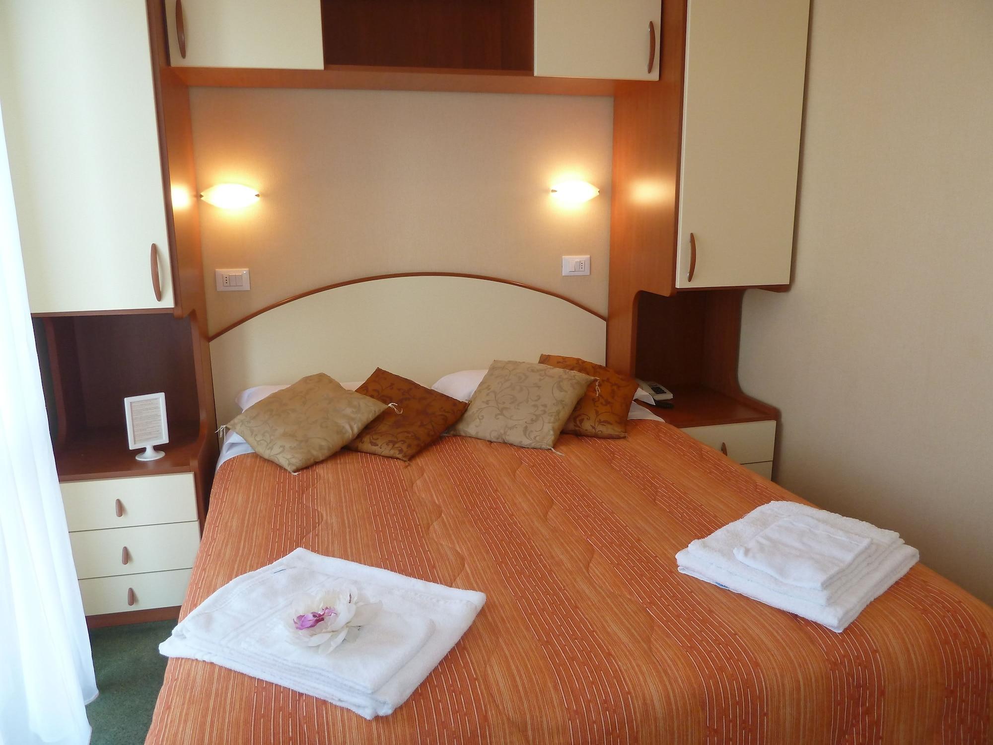 Hotel Crosal Rimini Luaran gambar