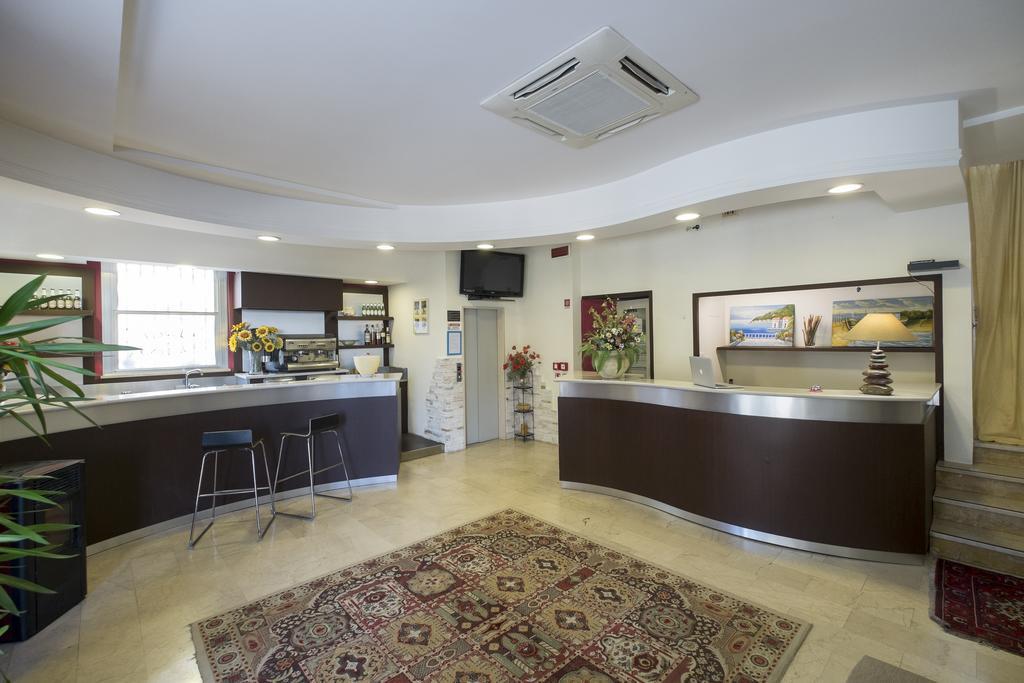 Hotel Crosal Rimini Luaran gambar