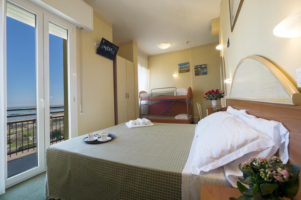 Hotel Crosal Rimini Luaran gambar