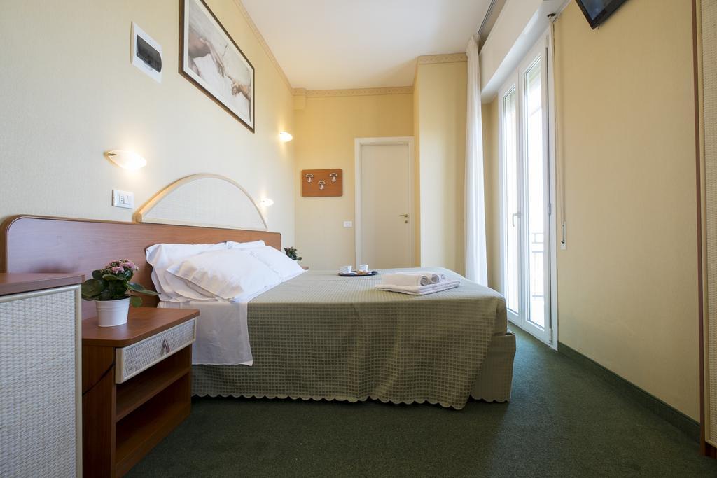 Hotel Crosal Rimini Luaran gambar