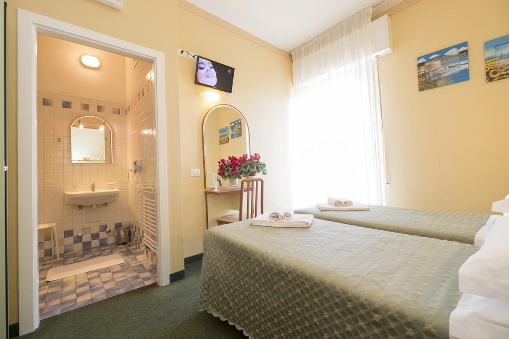 Hotel Crosal Rimini Luaran gambar