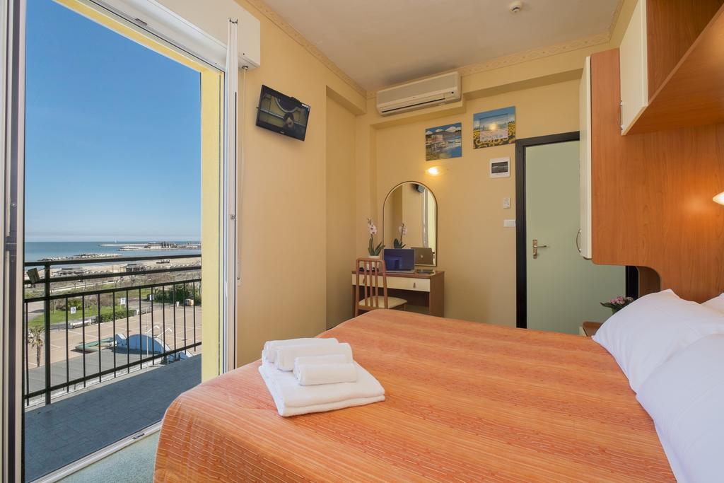 Hotel Crosal Rimini Luaran gambar
