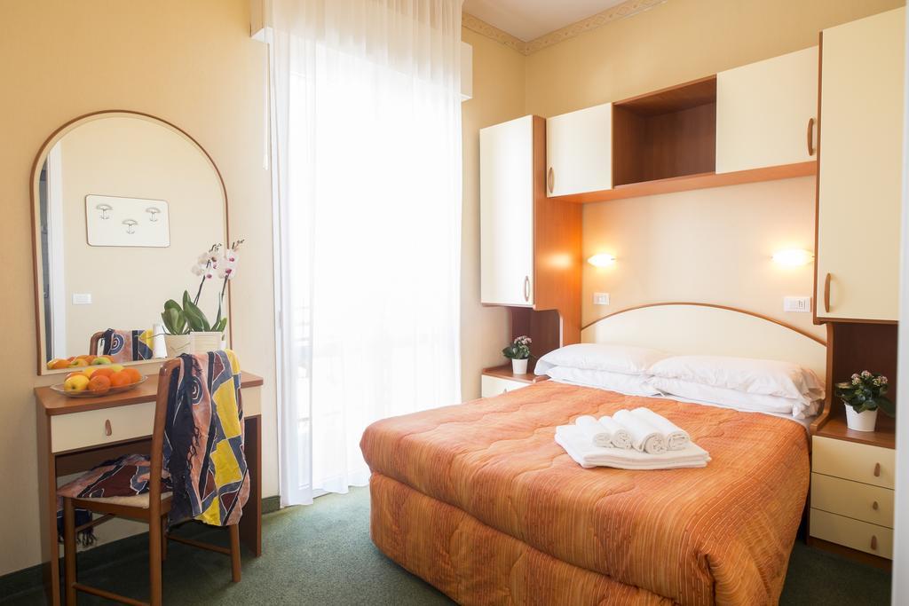 Hotel Crosal Rimini Luaran gambar