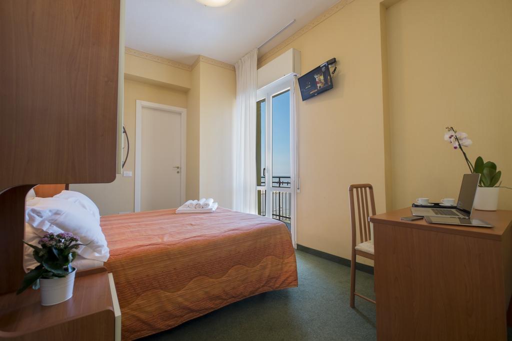 Hotel Crosal Rimini Luaran gambar